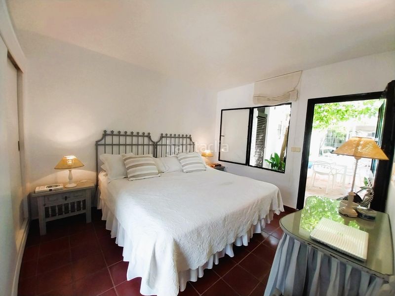 Foto b7b8e095-e33e-446c-b3d4-62d1658ee0e6. Location maison avec parking dans Calahonda Mijas