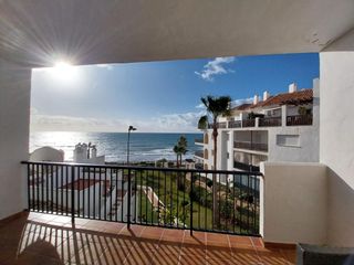 Rent Duplex  Calle mar calahonda 106. Amplio apartamento duplex en primera línea de playa alquiler de