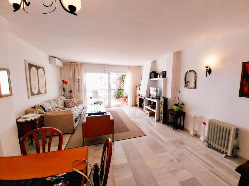 Foto 6152d42a-4621-4ac0-a632-e31c0385ce22. Location duplex avec parking piscine dans Calahonda Mijas