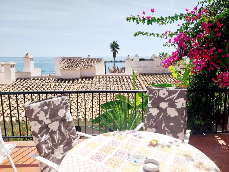 Foto a4de7a78-e429-4e01-89bc-1f1d2b71786f. Location duplex avec parking piscine dans Calahonda Mijas