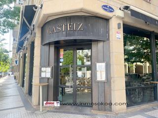 Local commercial à Vitoria-gasteiz kalea 12. Local en ondarreta, antiguo.