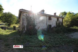 Masia a Na-4040 30. Santesteban, casa de 180 m2 en terreno de 2000 m2, junto al rio.