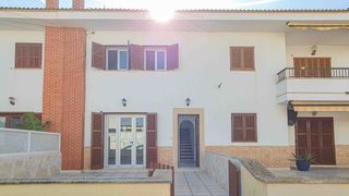 Casa aparellada a Colònia Sant Jordi