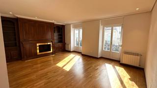 Miete Etagenwohnung  Eduardo dato kalea. Piso en alquiler en plena calle dato
