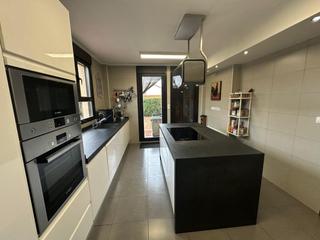 Casa a Elburgo / Burgelu. Oportunidad dechaletcon excelentes calidades en argomaniz