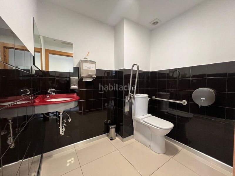 Foto 14b31938-3bd5-4ebb-be73-e8d0c21c7b72. Local comercial venta en exclusiva local comercial en avenida de zabalgana vitoriagasteiz en Vitoria - Gasteiz