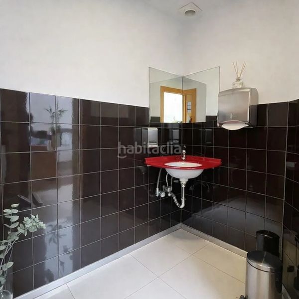 Foto 2c2c0ca0-919a-4835-958a-6d645d06b49a. Local comercial venta en exclusiva local comercial en avenida de zabalgana vitoriagasteiz en Vitoria - Gasteiz