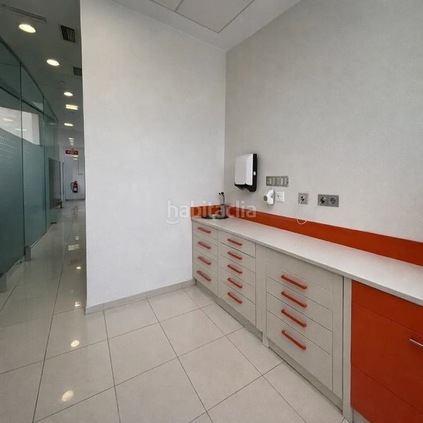 Foto 465b0a1b-68e5-488f-b443-4d2b3388e559. Local comercial venta en exclusiva local comercial en avenida de zabalgana vitoriagasteiz en Vitoria - Gasteiz