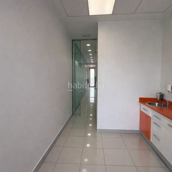 Foto df5dc88d-78cb-4dec-ac3b-c7d387eda6c9. Local comercial venta en exclusiva local comercial en avenida de zabalgana vitoriagasteiz en Vitoria - Gasteiz