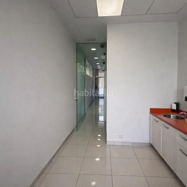 Foto fc603d44-3312-4f3d-9237-d41f5acaa17f. Local comercial venta en exclusiva local comercial en avenida de zabalgana vitoriagasteiz en Vitoria - Gasteiz