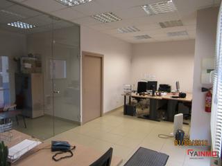 Office space in San Martín. Local zona pintores