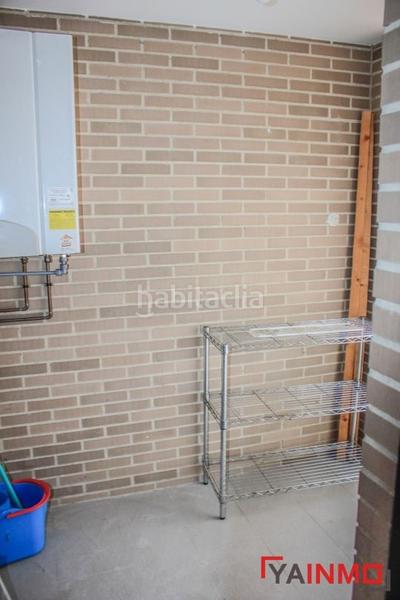 Foto 11bcd2ca-3d0d-466c-82db-ebc05b5aaef6. Casa adossada amb calefacció aparcament a Zabalgana Vitoria - Gasteiz