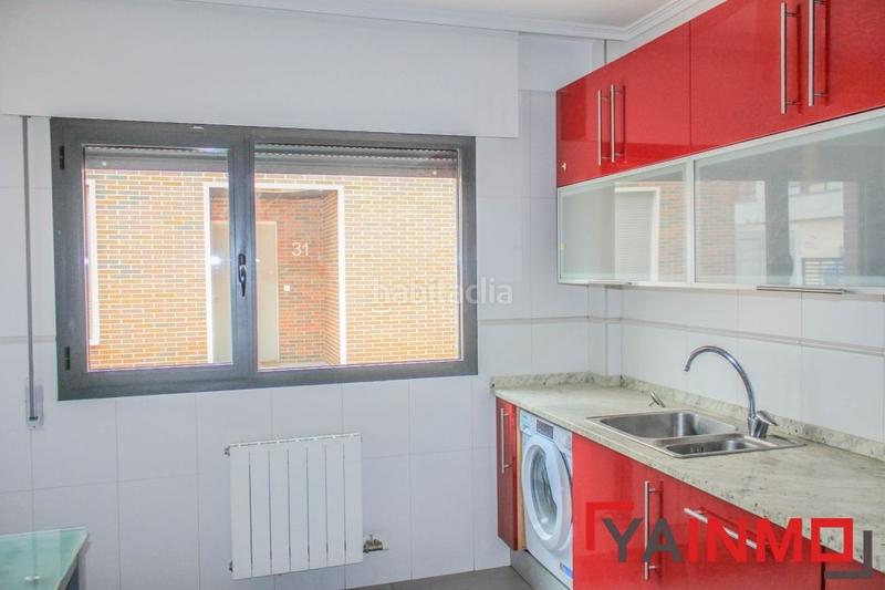 Foto 189c3d51-25bb-4240-b033-96661f9e592c. Casa adossada amb calefacció aparcament a Zabalgana Vitoria - Gasteiz