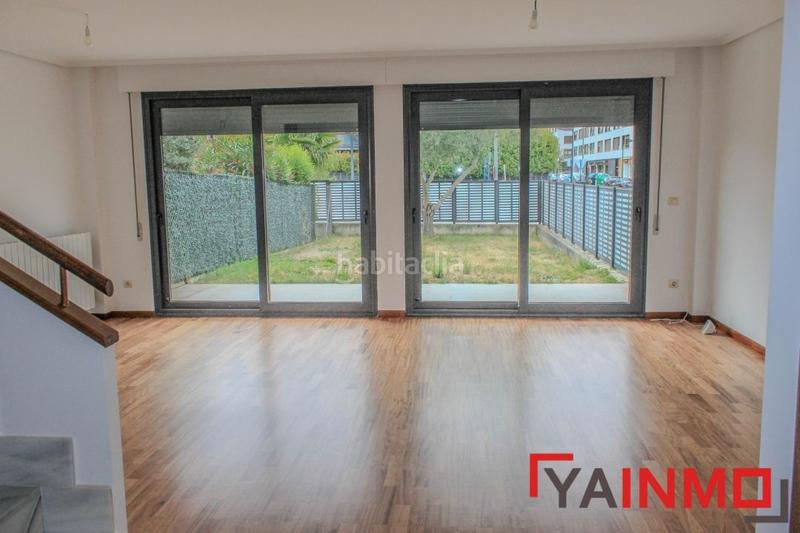 Foto 19d31a8d-8321-4847-bf57-9dd9fd9d5768. Casa adossada amb calefacció aparcament a Zabalgana Vitoria - Gasteiz