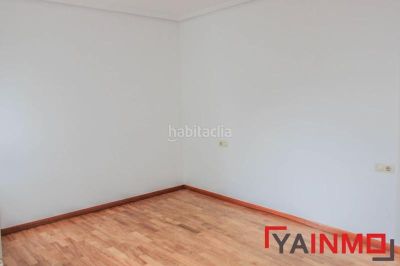 Foto 5bb5997e-8d6b-400b-a670-993b2cd03ca8. Casa adossada amb calefacció aparcament a Zabalgana Vitoria - Gasteiz
