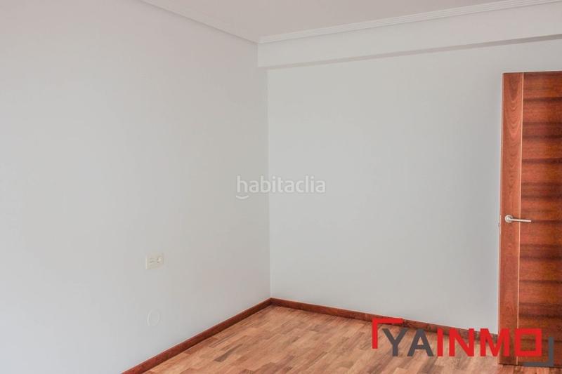 Foto bff51f0a-ad5f-418a-82ae-cbe56e715ec1. Casa adossada amb calefacció aparcament a Zabalgana Vitoria - Gasteiz