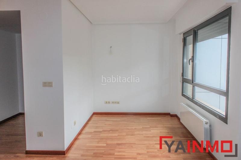 Foto f9bdbfe7-a5f3-460f-9e20-9f6ed4f28c4a. Casa adossada amb calefacció aparcament a Zabalgana Vitoria - Gasteiz