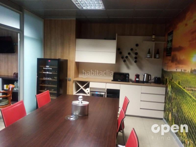 Foto 28e9cda0-daa5-42e2-8beb-c220b254d768. Alquiler oficina coworking mossen josep pons en Les Fonts Terrassa
