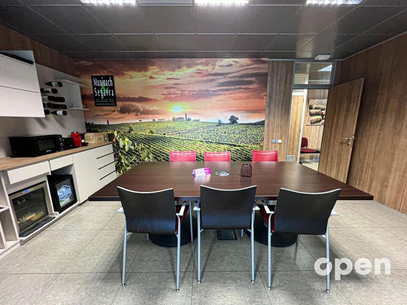 Foto e6e82765-36f5-4448-90a6-253fb933df35. Alquiler oficina coworking mossen josep pons en Les Fonts Terrassa