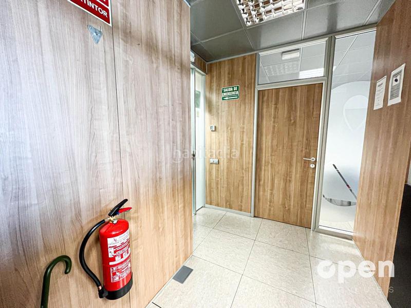 Foto e5bf7c06-a421-4d62-bad5-93c47a747a39. Rent office space with heating in Les Fonts Terrassa