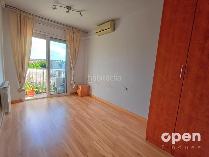 Foto ce978b02-c67e-46c8-88c0-a2b0a091714e. Pis amb calefacció aparcament a Egara Terrassa