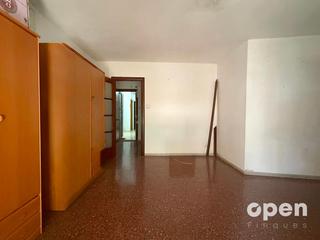 Piso  America. Amplio piso de 90 m, 4 habitaciones y con balcón