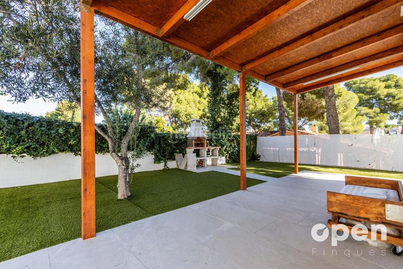 Foto 178b04d2-f236-41cd-854b-54b6578e857d. Chalet zona can torrents en Cunit residencial Cunit