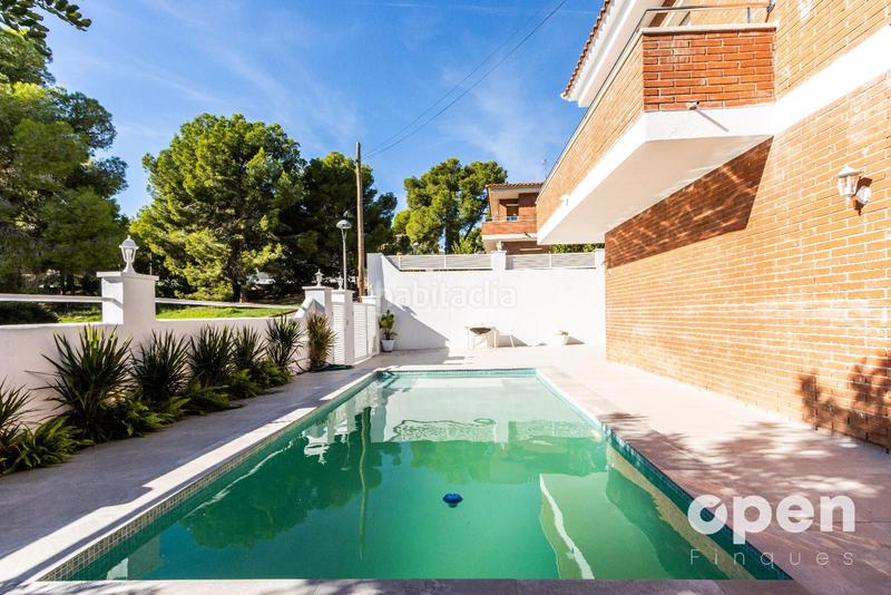 Foto 1903002a-0aba-4ddb-9f6b-80c45bf48e63. Chalet zona can torrents en Cunit residencial Cunit