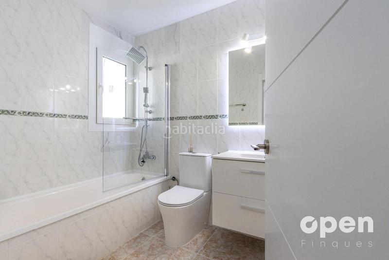 Foto 2d6dc3d2-156d-470b-b561-13b9c5de8ee5. Chalet zona can torrents en Cunit residencial Cunit