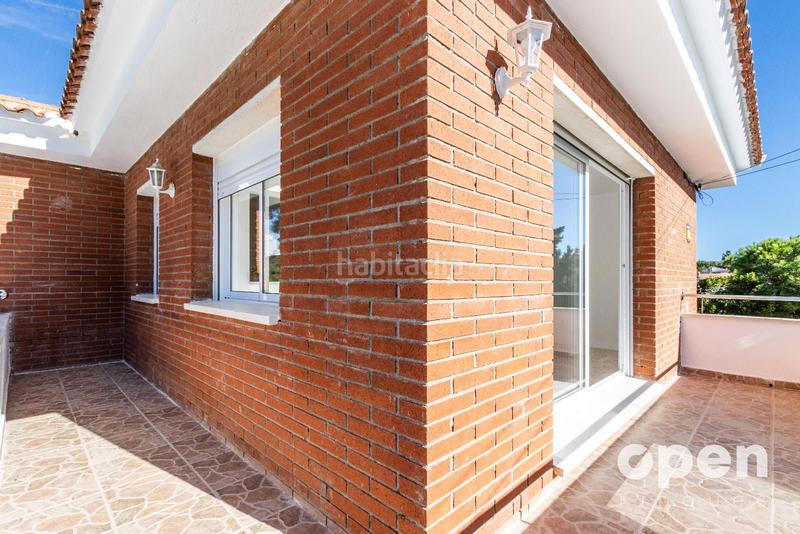 Foto 9467f629-a94c-4c14-92b5-3bdc822b8f59. Chalet zona can torrents en Cunit residencial Cunit