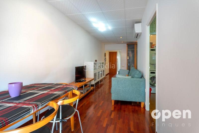 Foto 145f24c8-a1f5-46e0-8cc2-77c7f4c80fc1. Casa adosada calle de pau claris en Barri del Centre Terrassa