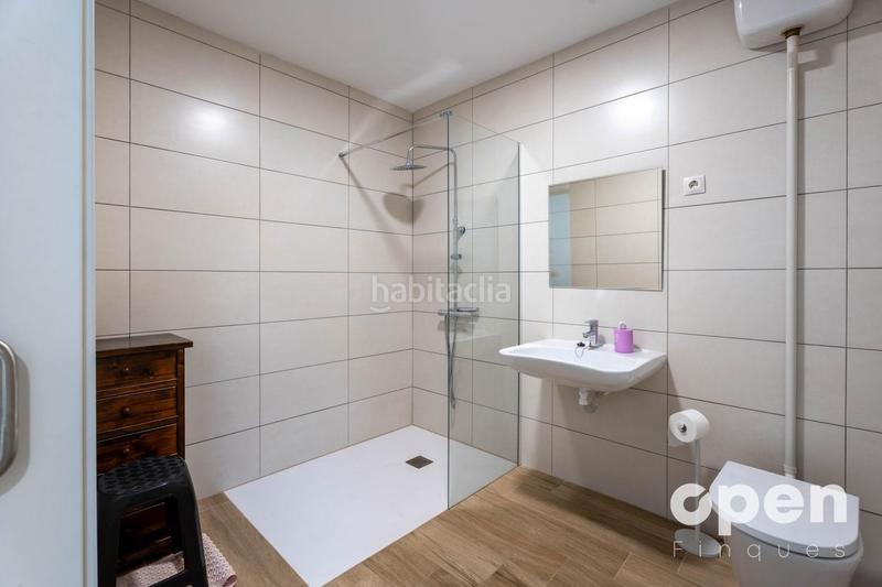 Foto 4f8e7079-975a-4c2f-9276-0edf9573939e. Casa adosada calle de pau claris en Barri del Centre Terrassa