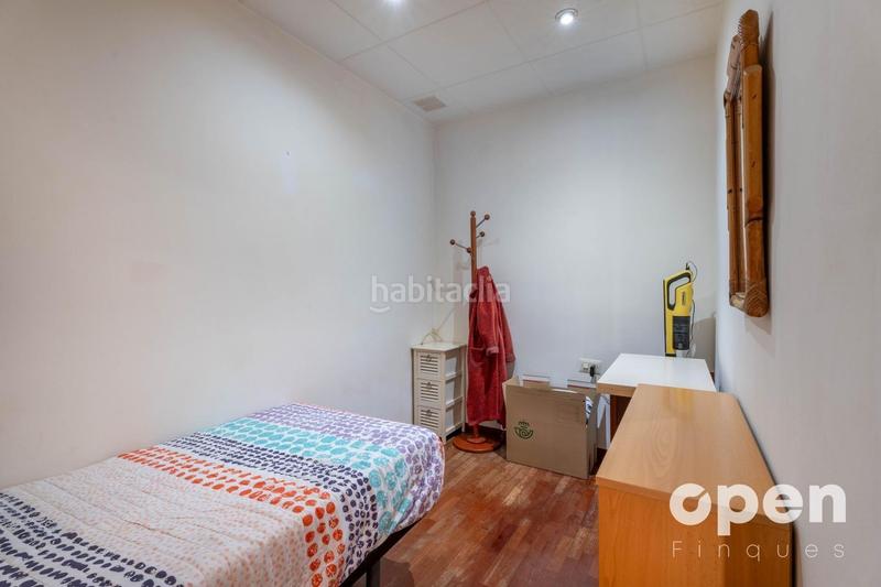 Foto 98819a0b-781f-4133-b34f-ef447380e42d. Casa adosada calle de pau claris en Barri del Centre Terrassa