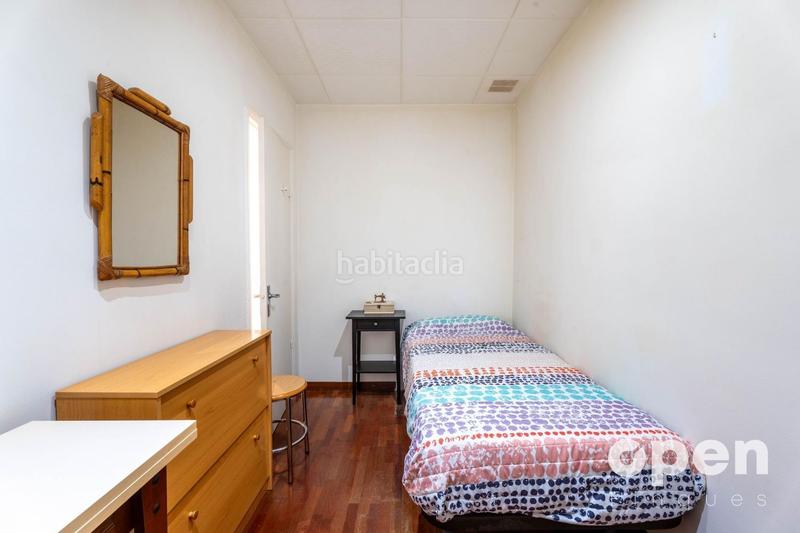 Foto a1b3f0df-c6d7-4d83-a025-29a6ed04cdb1. Casa adosada calle de pau claris en Barri del Centre Terrassa