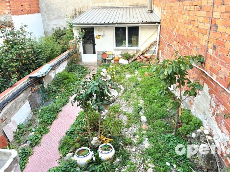 Foto 0b548639-1a39-45c2-85a7-5325bf7e2fba. Casa calle dàngel guimerà en Can Palet Terrassa