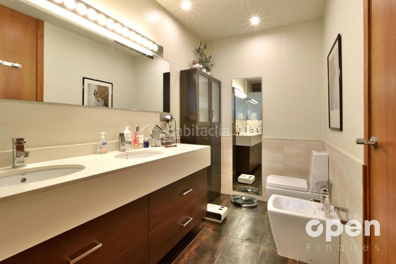 Foto 2b4392f7-b2ad-4e8b-b6a2-2f9a51625fb1. Casa adosada calle de la poetessa caparà en Sant Pere Nord Terrassa