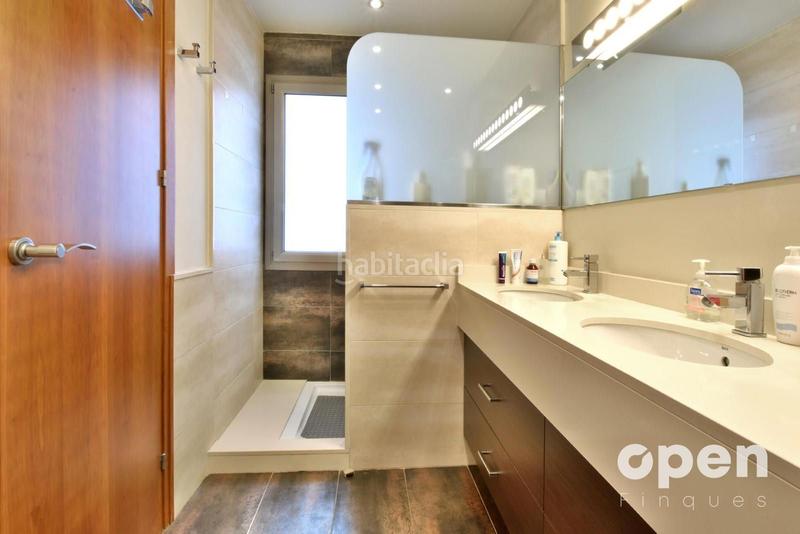 Foto 3eaf7299-eb56-4000-95c8-5f87d2461410. Casa adosada calle de la poetessa caparà en Sant Pere Nord Terrassa