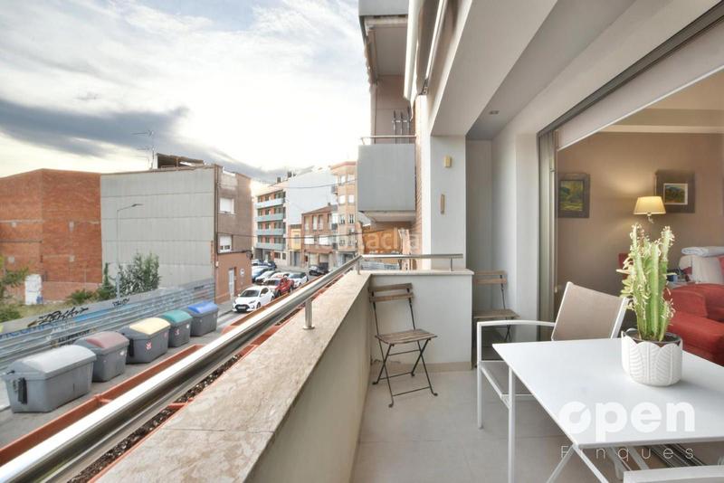 Foto 5b0b5bf7-8530-4100-8ea8-2d86f587e5a8. Casa adosada calle de la poetessa caparà en Sant Pere Nord Terrassa