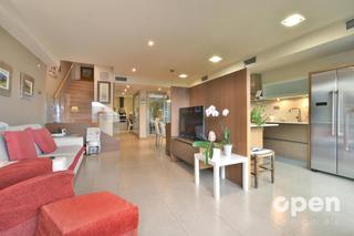 Maison jumelée  Poetesa caparà. Calle de la poetessa caparà