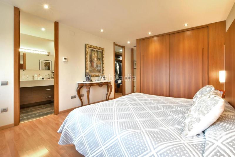 Foto e9cb3730-9350-4fa0-aeb8-5842617c31f3. Casa adosada calle de la poetessa caparà en Sant Pere Nord Terrassa