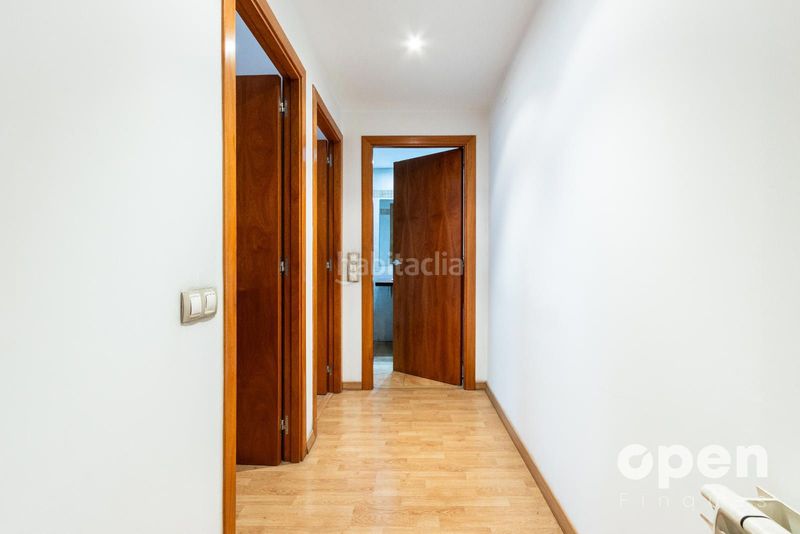 Foto a639a107-a11d-4621-bfc4-192a0ce1b8b9. Pis amb calefacció aparcament a Egara Terrassa