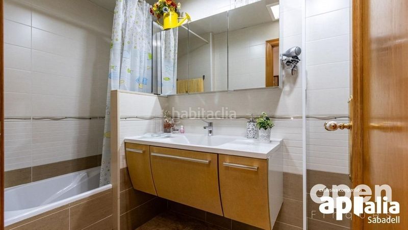 Foto 18dc0009-9ef4-402a-bfd4-abeddca33b01. Casa adossada amb aparcament piscina a Les Arenes - La Grípia - Can Montllor Terrassa