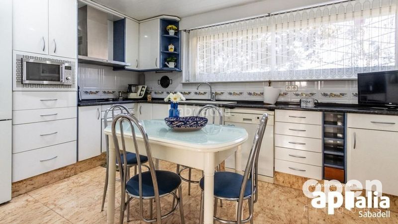 Foto 5ec3b752-a8f7-4911-a180-cf02b9471753. Casa adossada amb aparcament piscina a Les Arenes - La Grípia - Can Montllor Terrassa