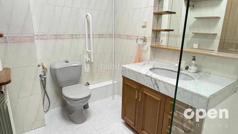 Foto d5b18ad1-6afa-4be9-8593-e814c9e9c1a6. Pis amb calefacció aparcament a Barri del Centre Terrassa