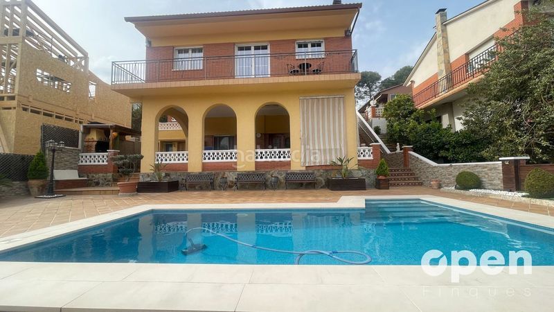 Foto bef61979-299d-4a4e-b1a3-5173498c06c5. Xalet amb calefacció aparcament piscina a Castellnou-Can Mir-Can Solà Rubí