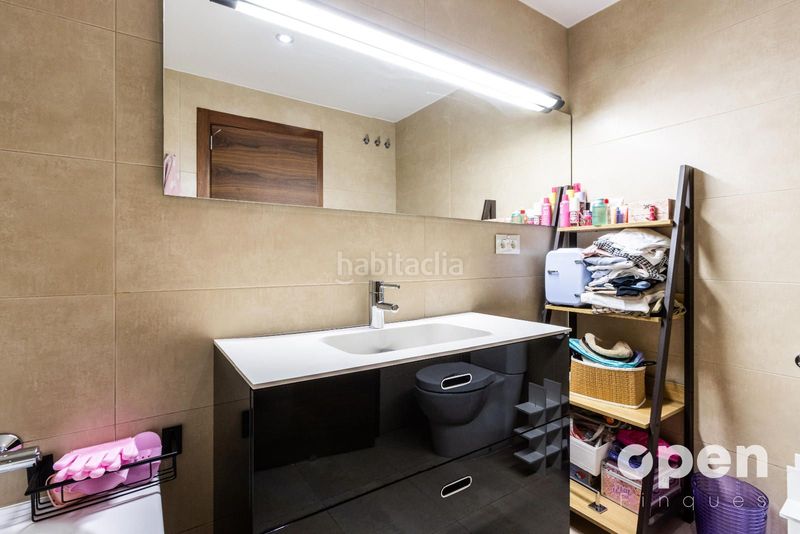 Foto 165a3a62-1a4e-48ac-a44c-8959a2b4eb2f. Pis amb calefacció aparcament a Barri del Centre Terrassa