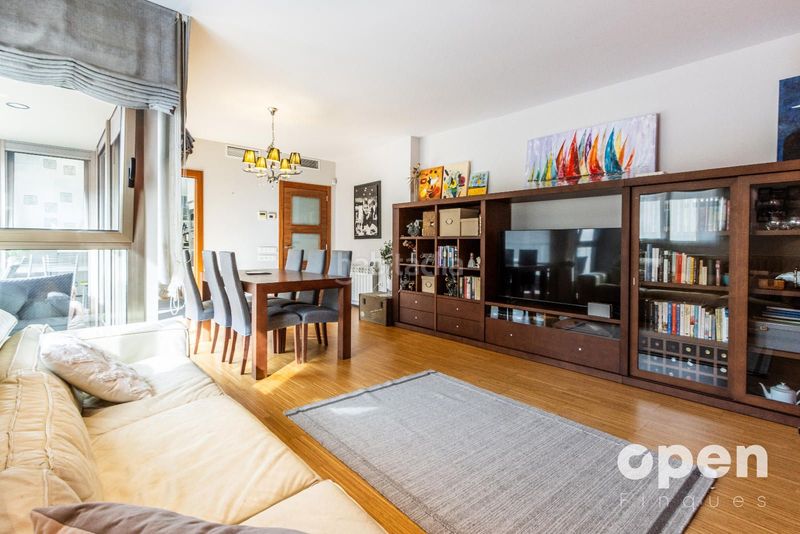 Foto c421727c-596b-4672-8d56-5edda48cde3c. Pis amb calefacció aparcament a Barri del Centre Terrassa