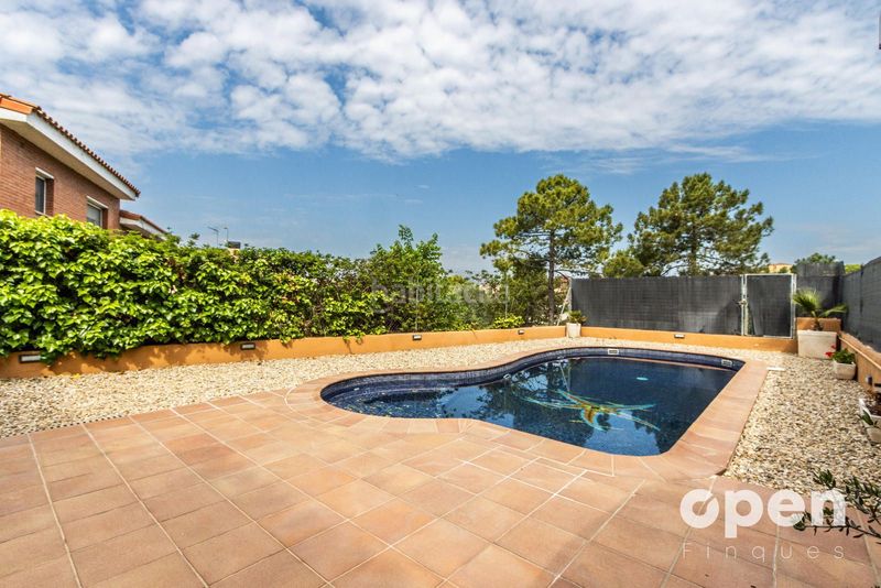 Foto ba98048f-d29f-46e1-bb3f-8a4d12a1b4f8. Xalet amb calefacció aparcament piscina a Ullastrell