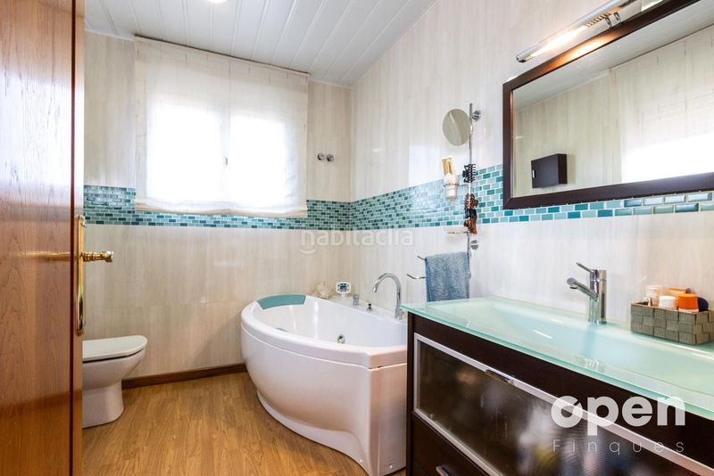 Foto e2de998d-6f06-4711-913d-d3f2cc8a1d43. Xalet amb calefacció aparcament piscina a Ullastrell