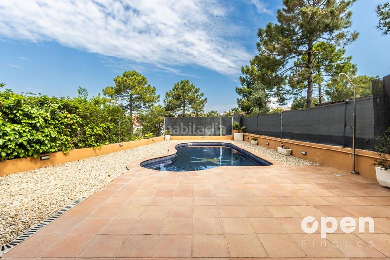 Foto e3144b70-f67f-435d-91ba-039a04ff7158. Xalet amb calefacció aparcament piscina a Ullastrell